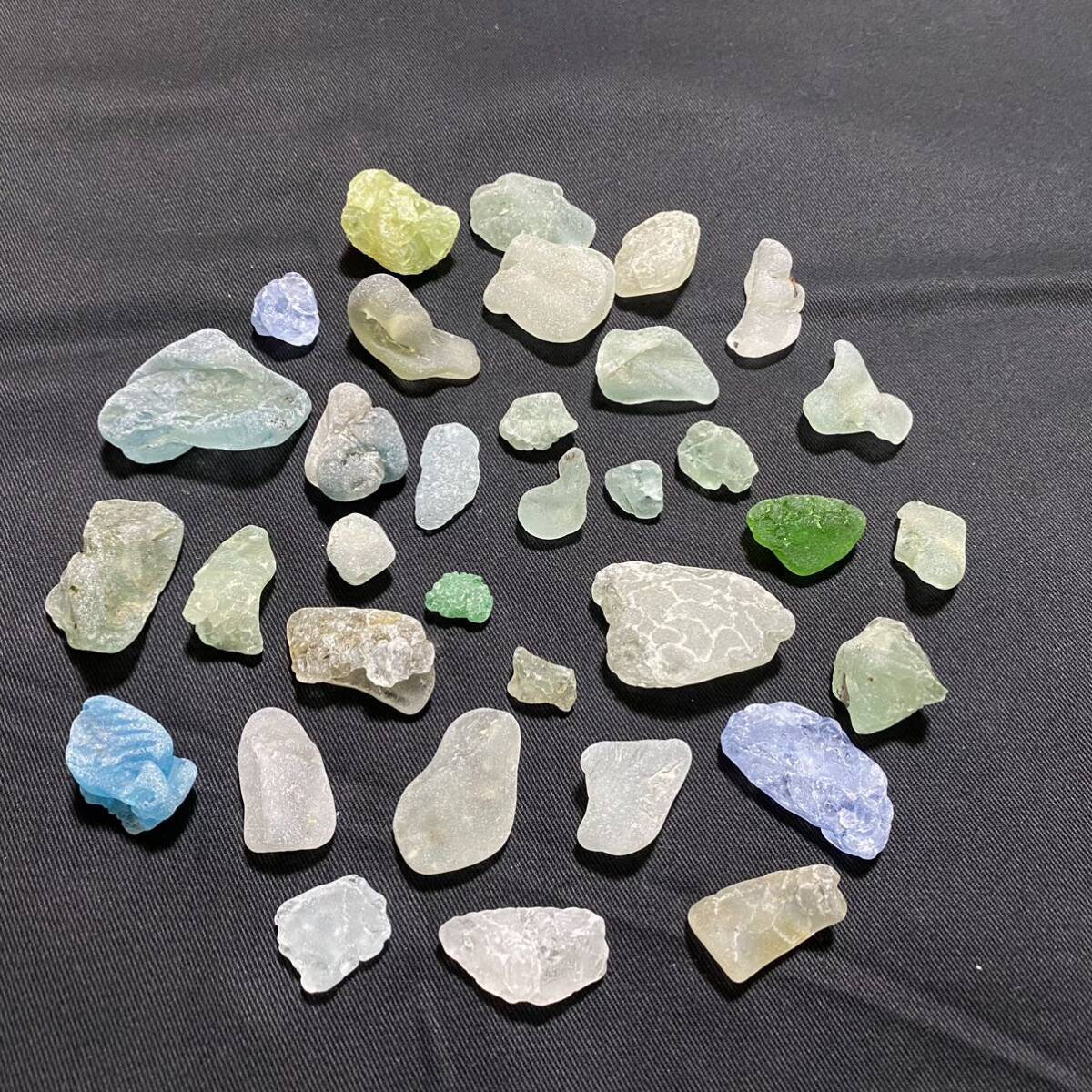 レア系シーグラス 230g S884 ビーチグラス レア コレクションやアクセサリー作りにも 溶けたもの!変わった形の2色拍卖