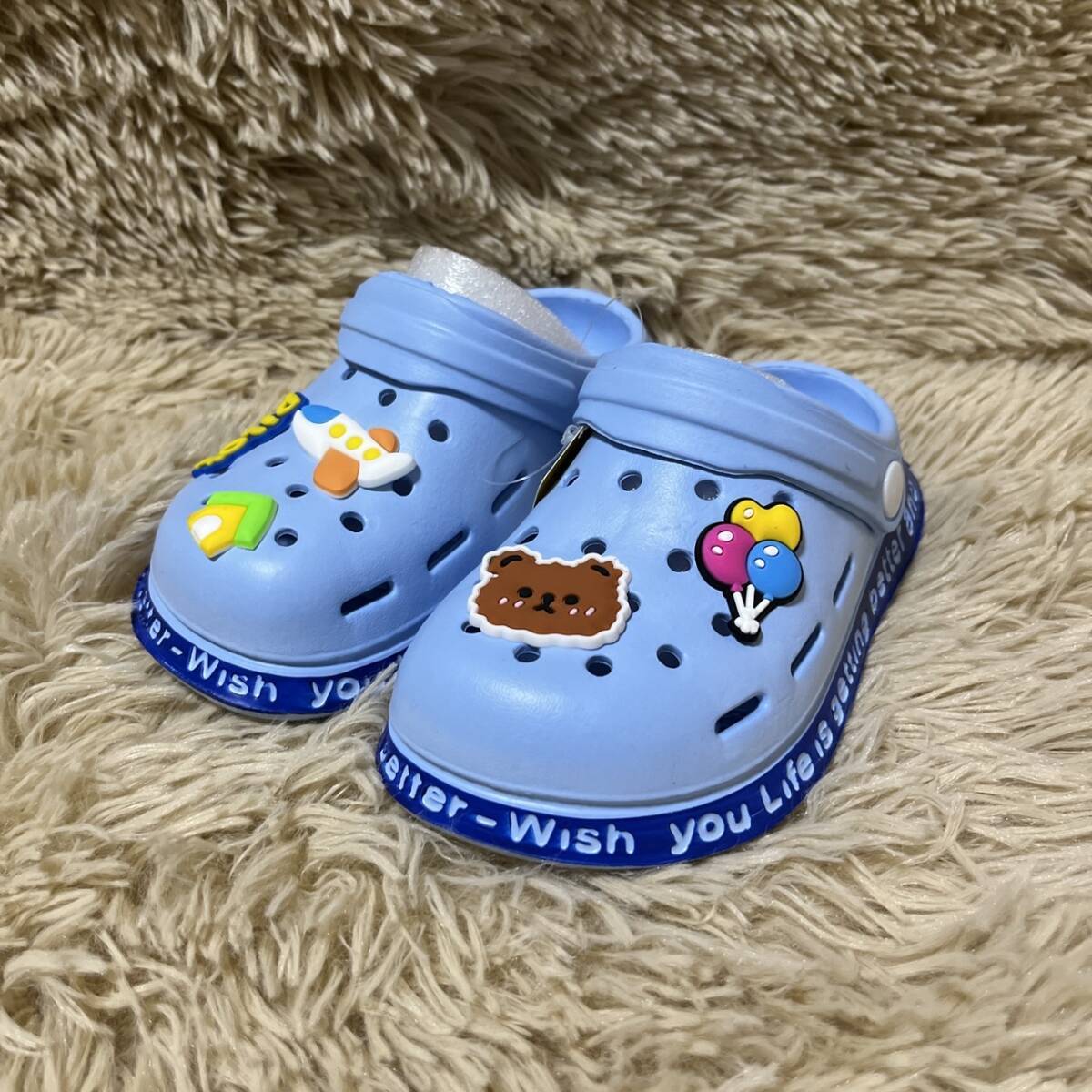 15cm 子ども キッズ 幼稚園 保育園 バッチ付き 穴あきサンダル つま先あり 男の子 女の子 海 水遊び クロックス風 青色 ブルー RNE00185拍卖