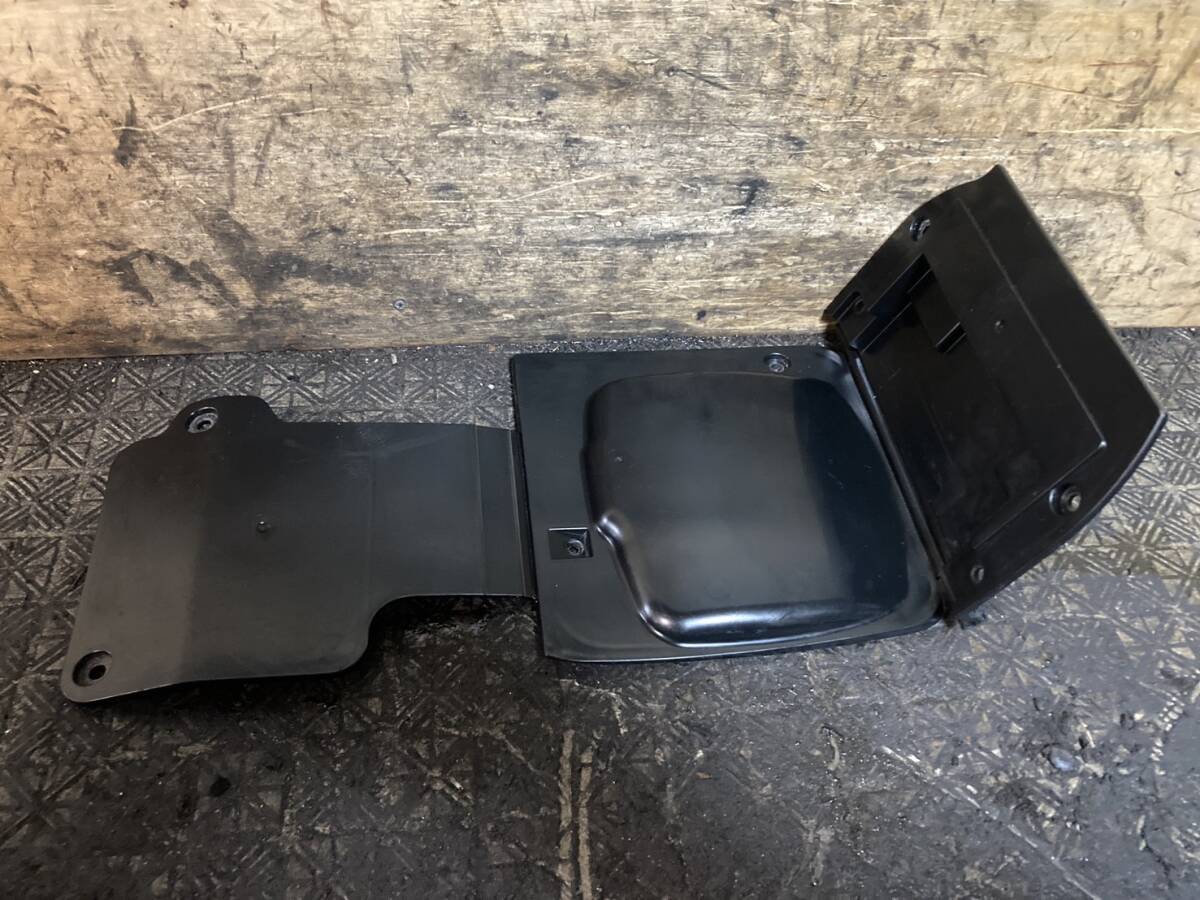 YAMAHA マジェスティ250 SG20J バッテリーカバー 神戸発 C116-13拍卖