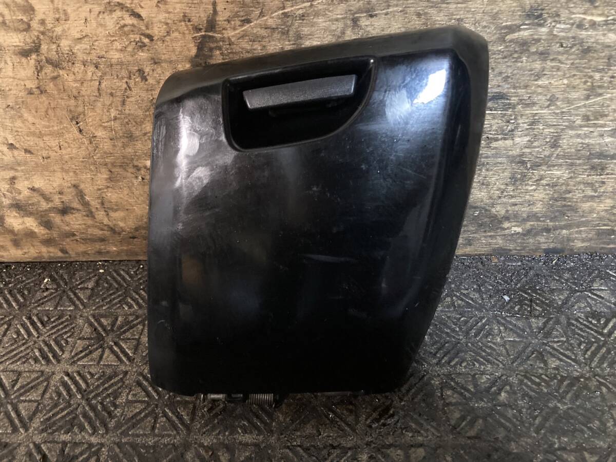 YAMAHA マジェスティ250 SG20J 右グローブボックスカバー 神戸発 C116-45拍卖