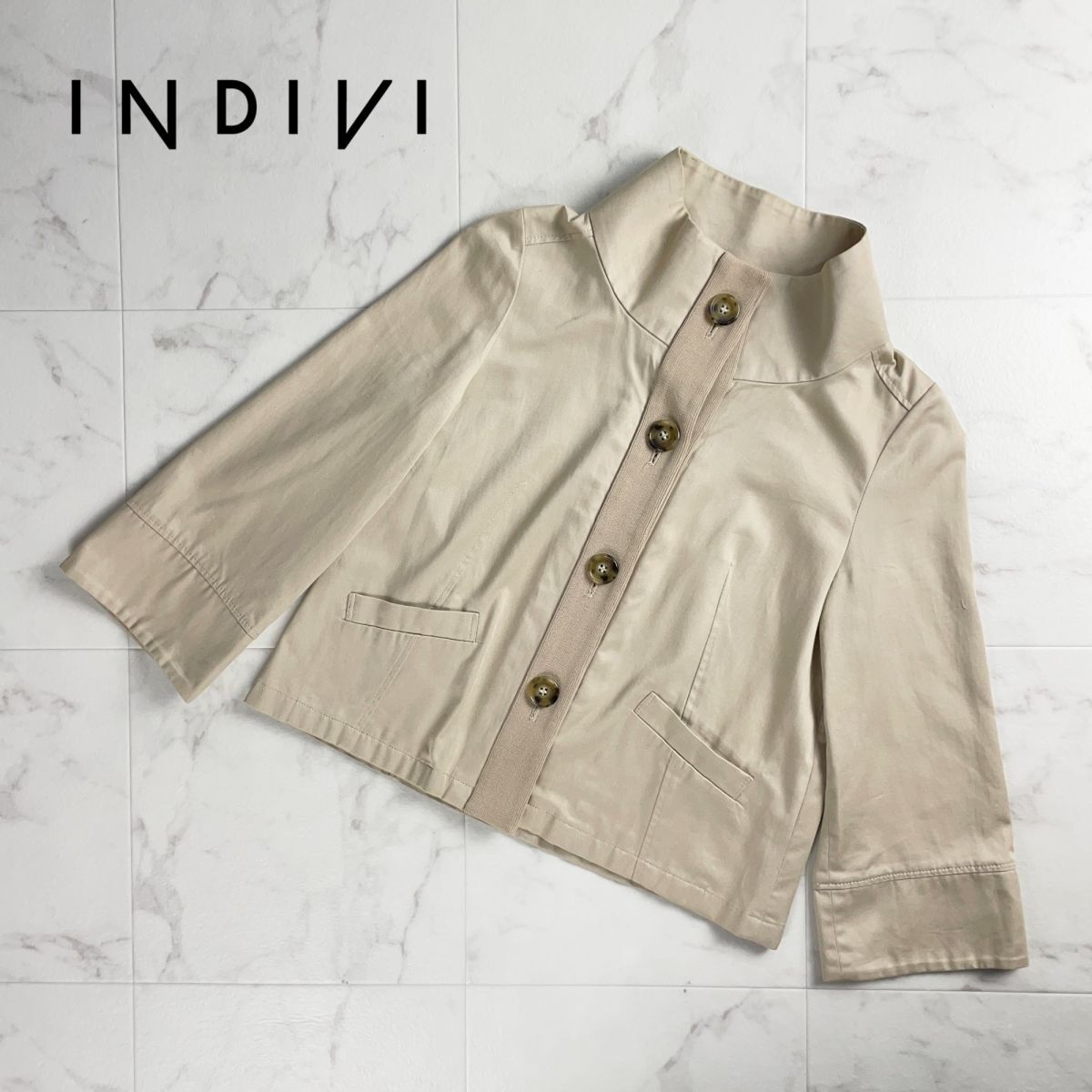 美品 INDIVI インディヴィ スタンドカラービッグボタンショートジャケット レディース ベージュ サイズ40*QC976拍卖