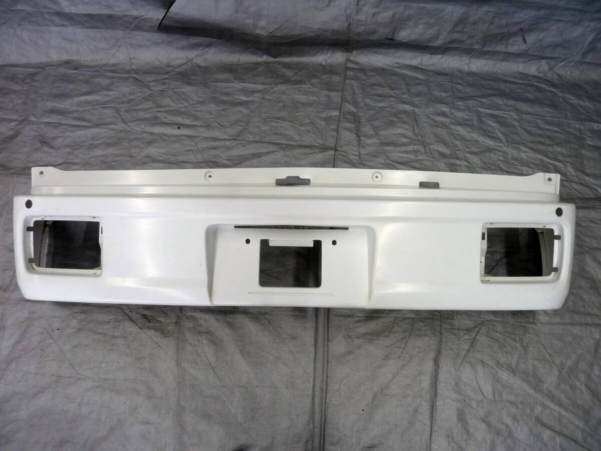 ●●2407-R18LL 割凹切無! DA17V エブリィ 純正 リアバンパー ソナー穴あり 素地白 71811-64P0拍卖