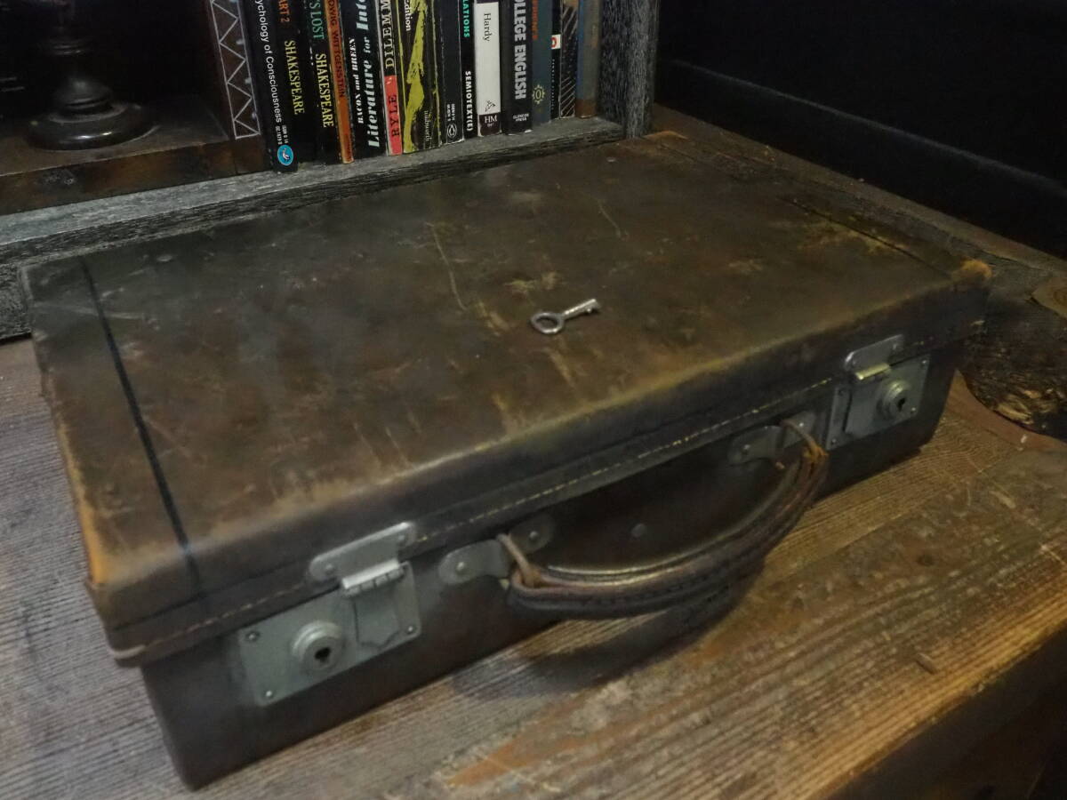 【鍵付き本革トランク】レザーバッグ旅行ヴィンテージベルト鞄インテリア古着アンティーク真鍮ドクターバッグ古道具カフェビジネス拍卖