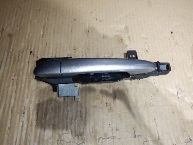 デミオ DE3FS 純正 左リアドアアウターハンドル アルミニウムメタリック 44703/b1拍卖