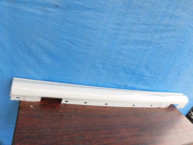 AE970J ベンツ W204 Cクラス AMG サイドステップ 左 白拍卖