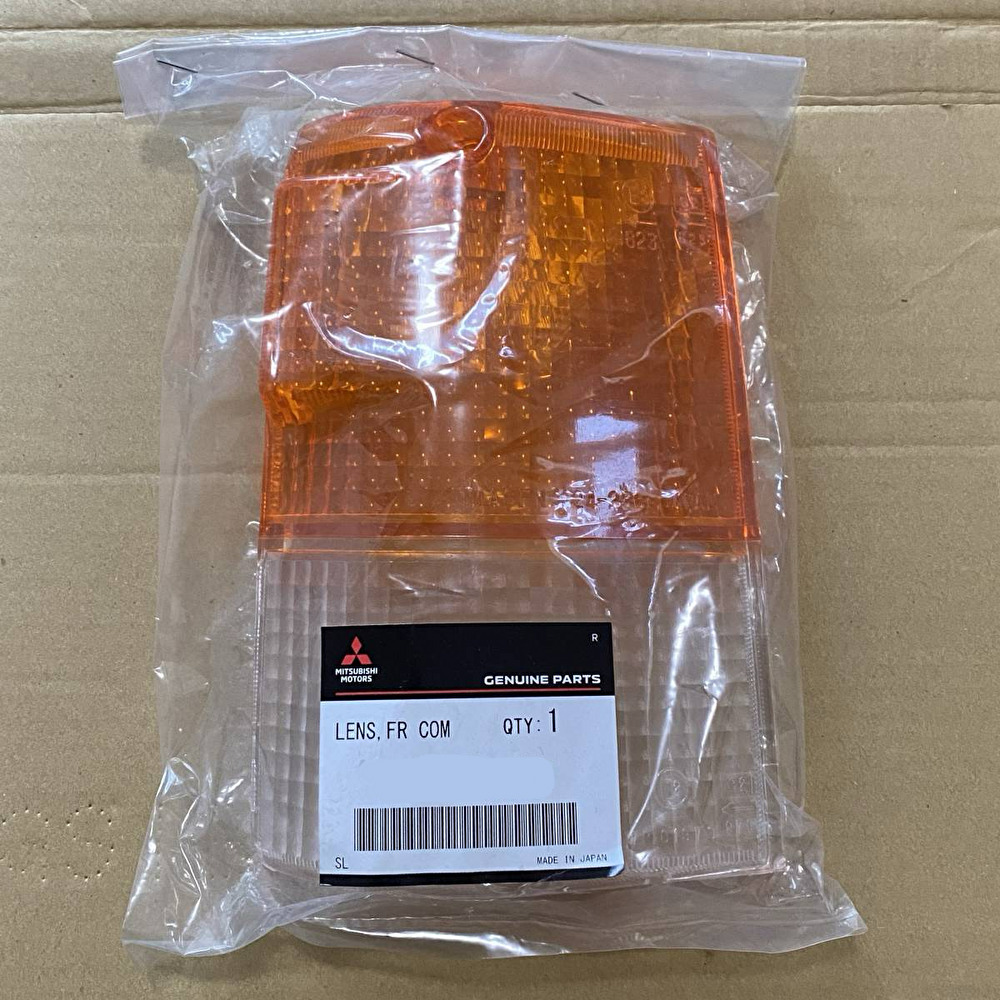 ●未使用 三菱 L041G L043G L044G L046G L048G L049G パジェロ 純正 フロントウインカーレンズ 右 LENS FR COMBINATION LAMP RH拍卖