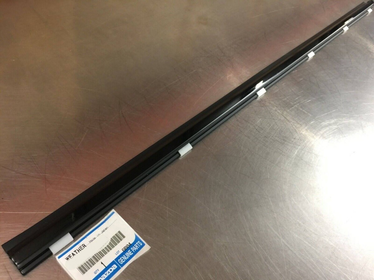 ●未使用 マツダ FC3S サバンナ RX-7 純正 ドアアウター ウェザーストリップ 水切りモール 左 MAZDA Outer Weather Strip LH拍卖