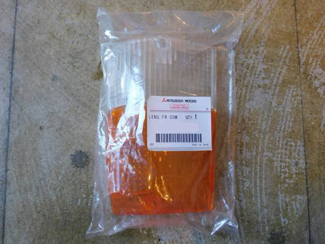 ●未使用 三菱 L041G L043G L044G L046G L048G L049G パジェロ 純正 フロントウインカーレンズ 左 LENS FR COMBINATION LAMP LH拍卖