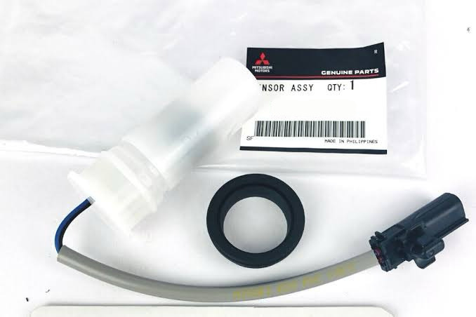 ●未使用 三菱 GF8W アウトランダー 純正 フロントガラス ウォッシャータンク 液面センサー SENSOR WINDSHIELD WASHER TANK FLUID LEVEL拍卖