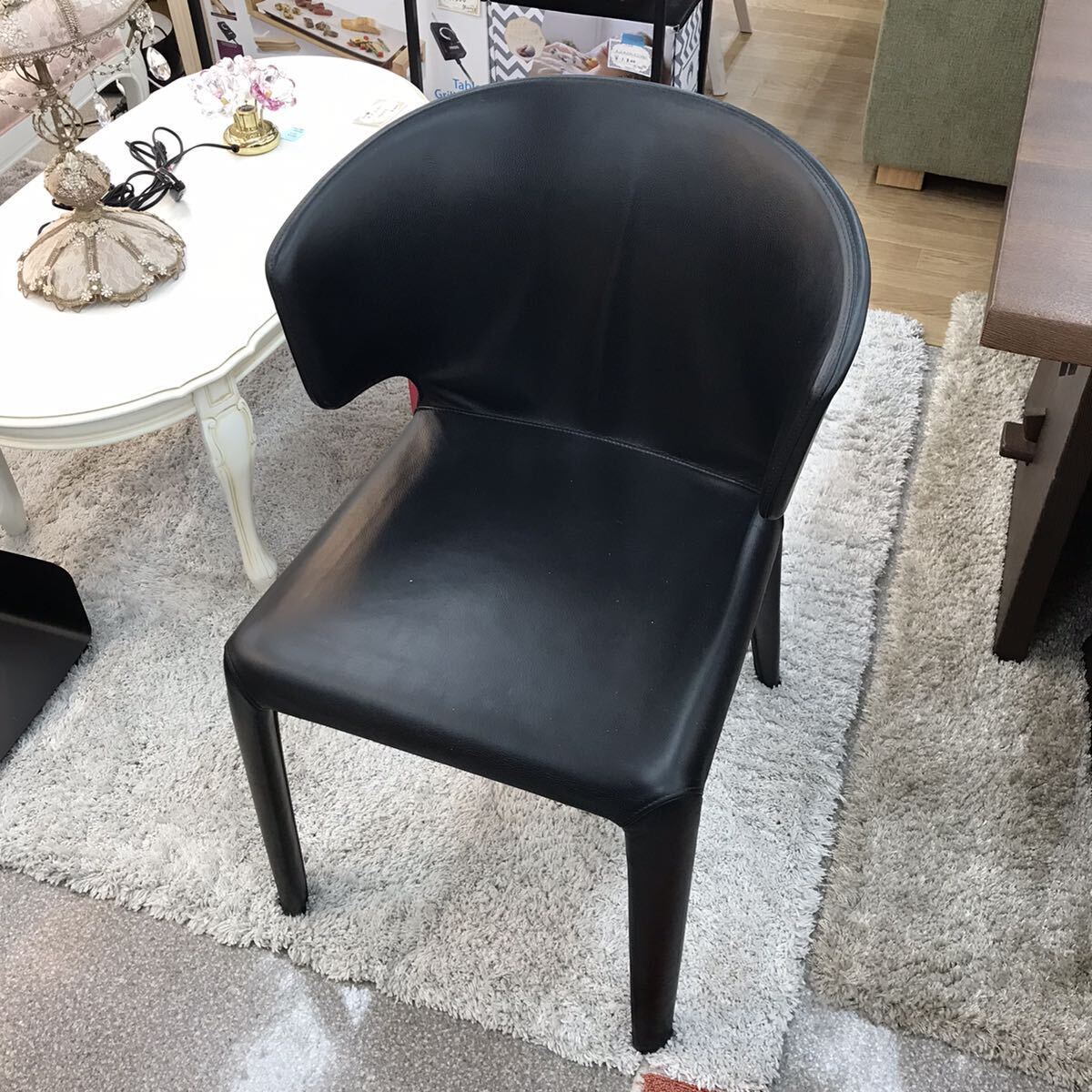 現状品 カッシーナ Cassina 367 HOLA オラ アームチェア 本革 レザー ブラック ダイニングチェア 296拍卖