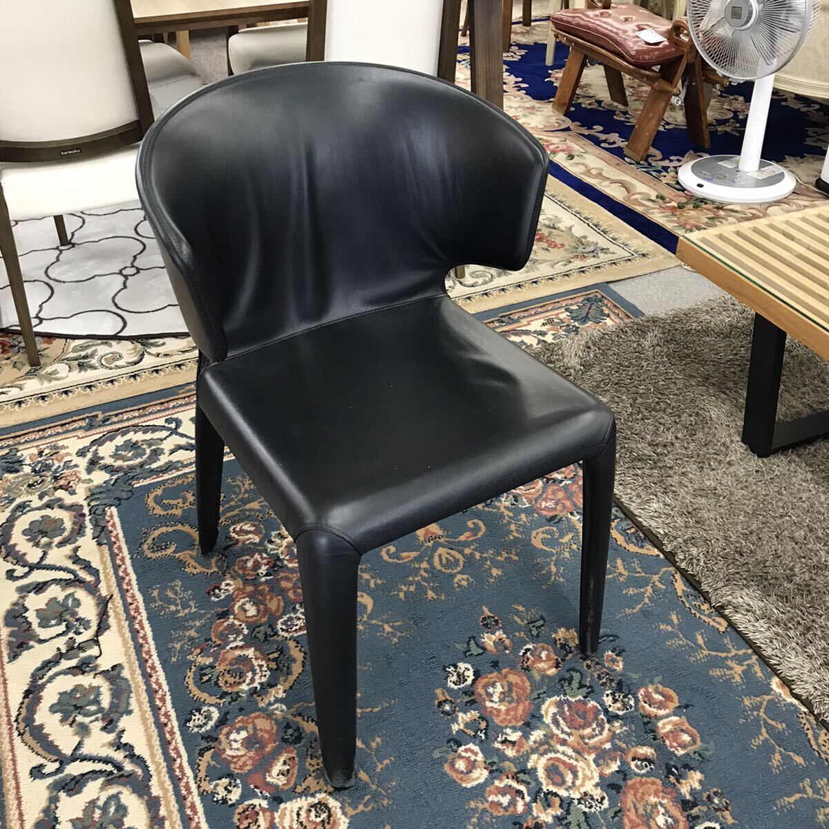現状品 カッシーナ Cassina 367 HOLA オラ アームチェア 本革 レザー ブラック ダイニングチェア 298拍卖