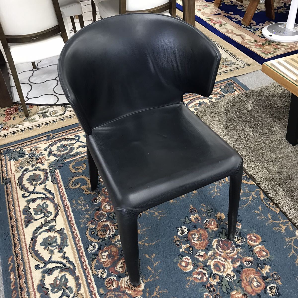 現状品 カッシーナ Cassina 367 HOLA オラ アームチェア 本革 レザー ブラック ダイニングチェア 299拍卖
