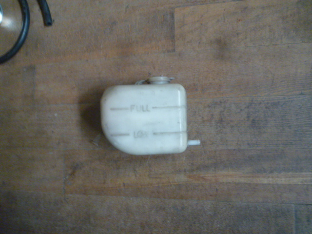 旧車にリザーバータンク取付オーバーヒート防止安心ハコスカケンメリサニーサニトラトラ他車もラジエターキャップホース吹き冷るとリターン拍卖