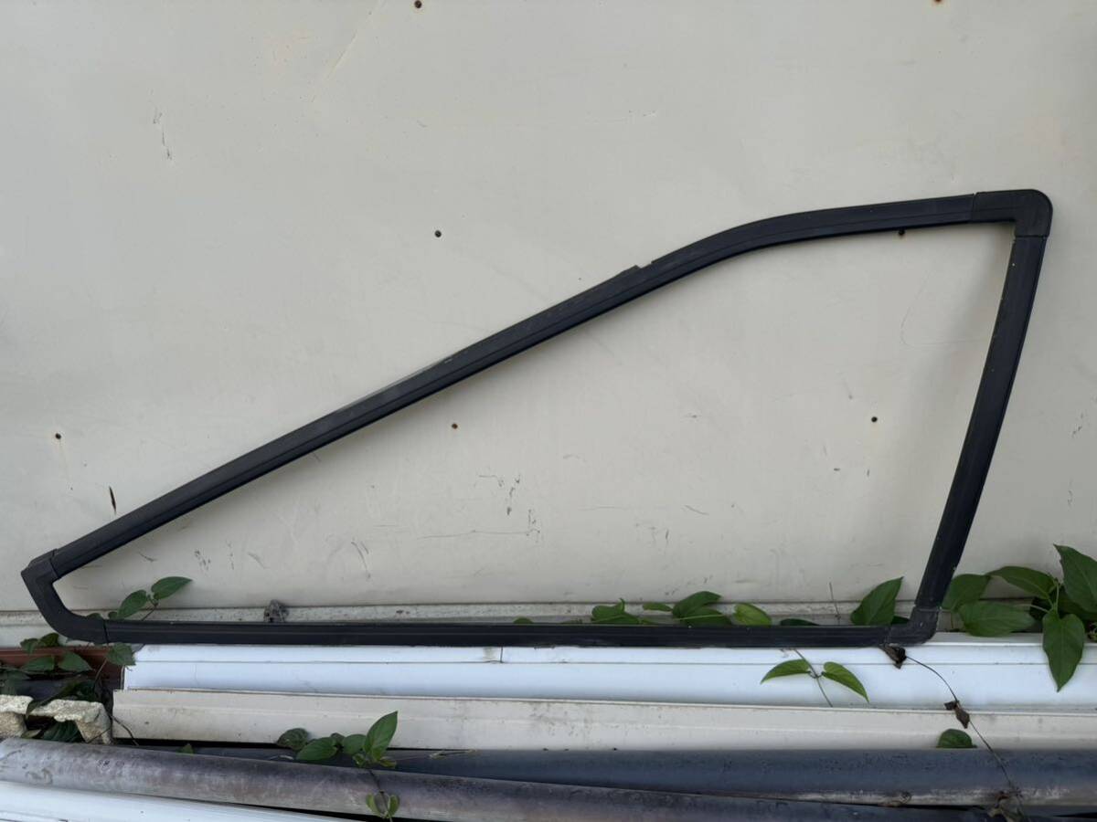 AE86 3ドア レビン トレノ リアクォーターウインドウモール 右側 頭文字D ハチロク拍卖