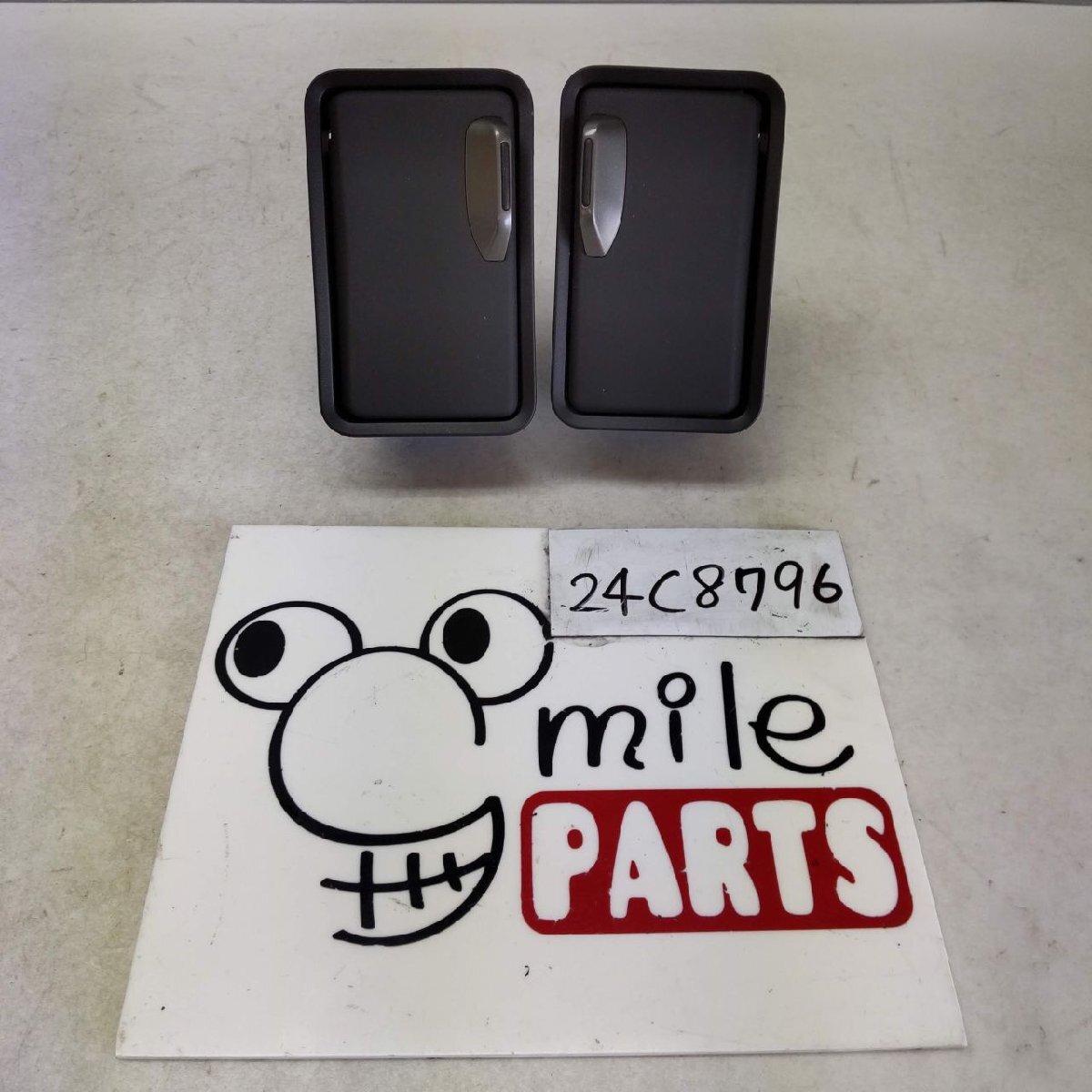 KB2/KB1 レジェンド 純正 左右2列目灰皿 1A1-19-6/24C8796*同梱不可拍卖