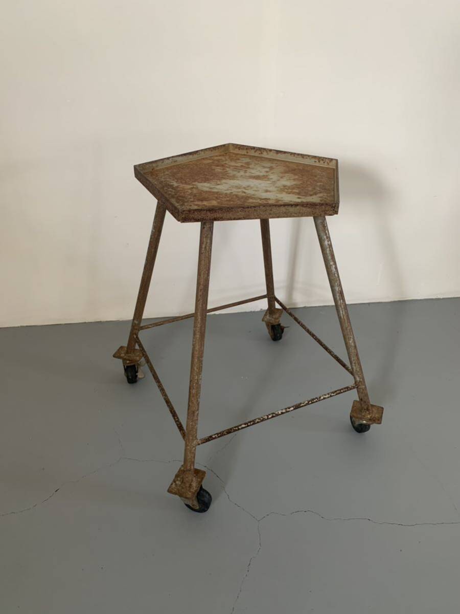 キャスター付五角形アイアンラック インダストリアル展示台陳列棚花台店舗什器インテリアディスプレイ古道具アンティークビンテージ工業系拍卖