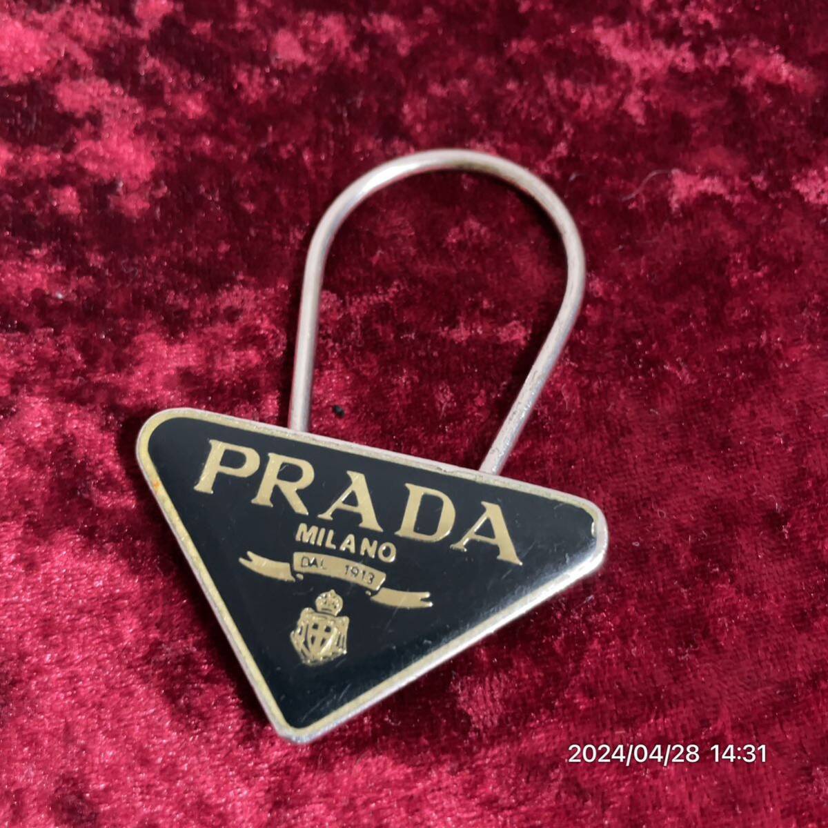 PRADA プラダ 三角プレート キーホルダー キーリング チャーム拍卖