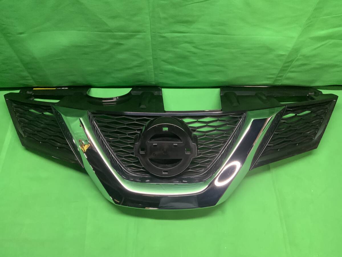 NISSAN エクストレイル 純正 フロントグリル 62310 4CE0A 62310 4CE0B エンブレム無し T32 前期拍卖