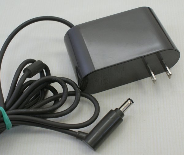 ○dyson ダイソン 掃除機 205720-04 純正品 ACアダプター 充電器 良品 V6/V7/V8/DC58/DC59/DC61/DC62 動作OK拍卖