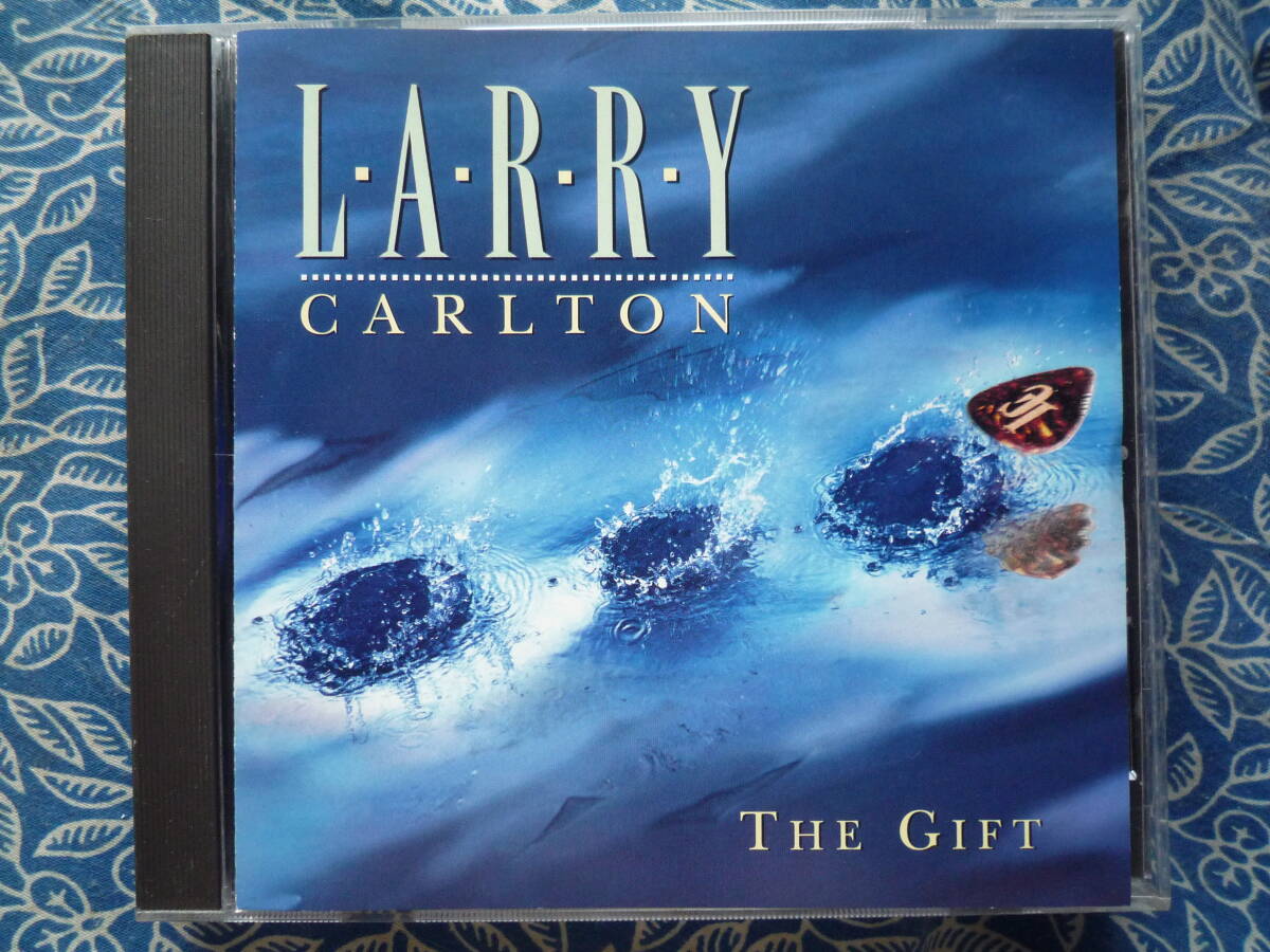 ◇ラリー・カールトン/ ザ・ギフト ※盤面きれいです。☆96年作ビートルズカヴァー②は奥さんのミシェルがヴォーカルで共演!隠れ名盤。拍卖