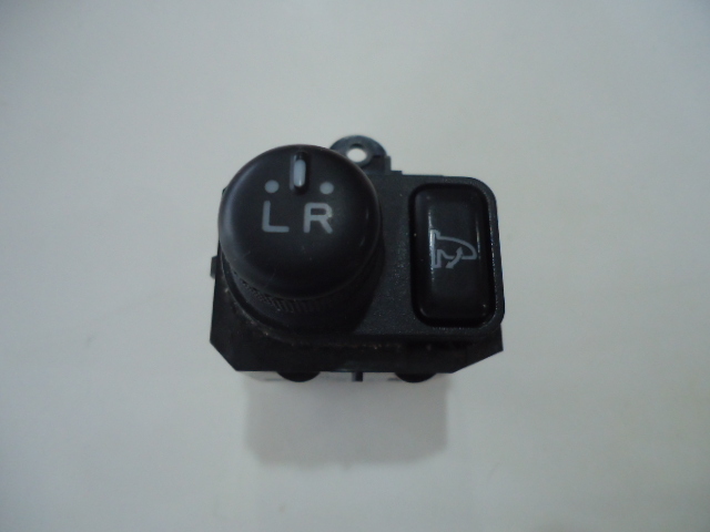 送料込み ダイハツ ムーブ 20年式 L175S ドアーミラー スイッチ 動作確認OK拍卖