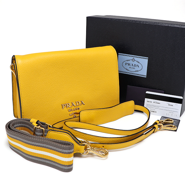 新品同様 プラダ ヴィッテロダイノレザー ショルダー 1BD159 レザー ショルダー2本 イエロー 直営店購入品 PRADA拍卖