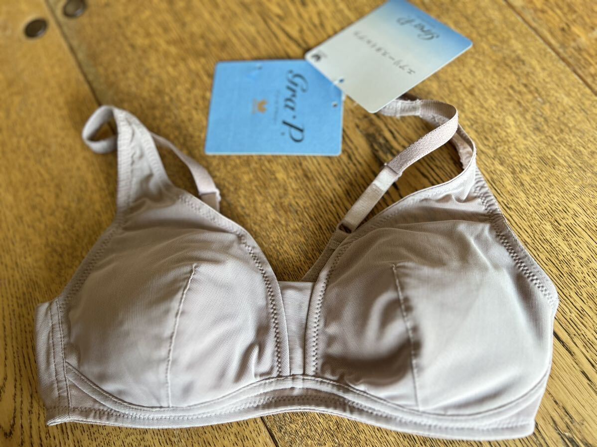 新品未使用!半額以下!ワコールグラッピGra Pエアリースタイルブラ、ワイヤー無し。M、7,480円の品拍卖