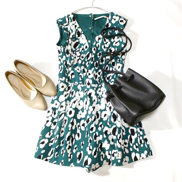 美品 ZARA TRAFALUC ザラ 可愛いシボ、・スーツ生地 ワンピ風 オールインワン S 春 夏 24C07拍卖