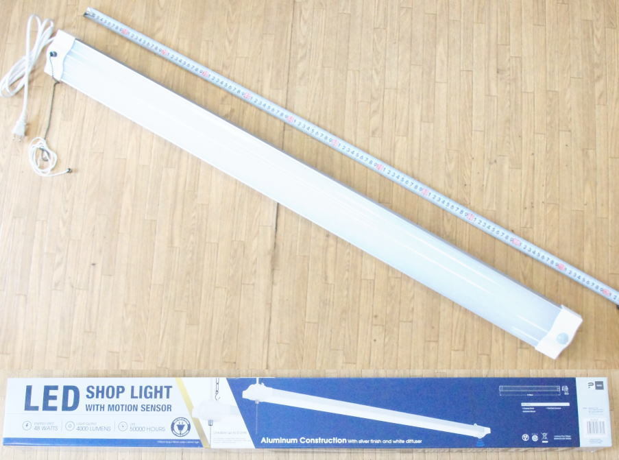 ★☆新品未使用!即納☆★LED センサー付き照明器具 幅117㎝!LED4000lm 大きさ40W直管相当♪取り付け簡単コンセント式!!拍卖