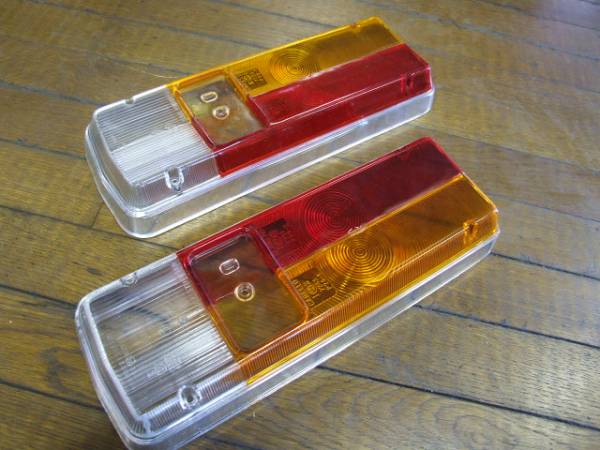 アルファロメオ キャレロ製ジュリアスーパーテールレンズ 1974年迄のジュリアスーパーに適合 当時純正品 レア物 未使用保管品です。拍卖