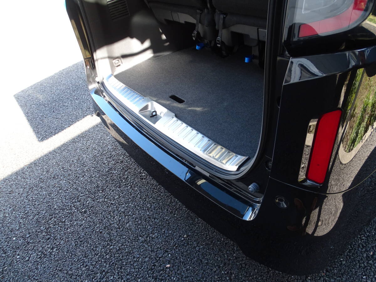 送料無料 日産 セレナ C28 全車共通 リア ラゲッジ インナー プレート リア ステップガード 硬化ステンレス 貼り付ドレスアップ 愛車の保護拍卖