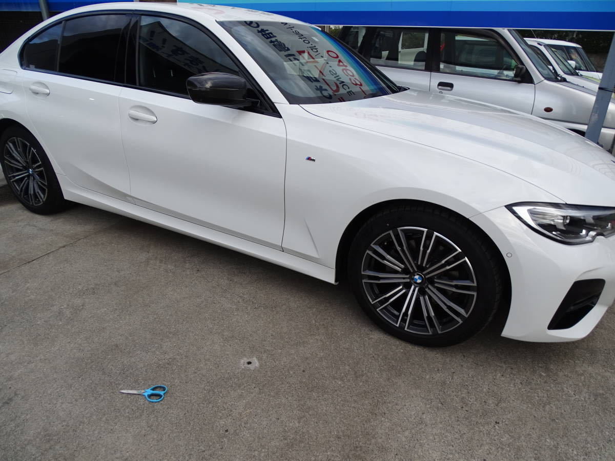 商品製造過程動画付 BMW3シリーズ G20/G21系 320dMスポーツ セダンワゴンリアルカーボンドアミラーカバー 純正ドアミラー 貼り付け拍卖