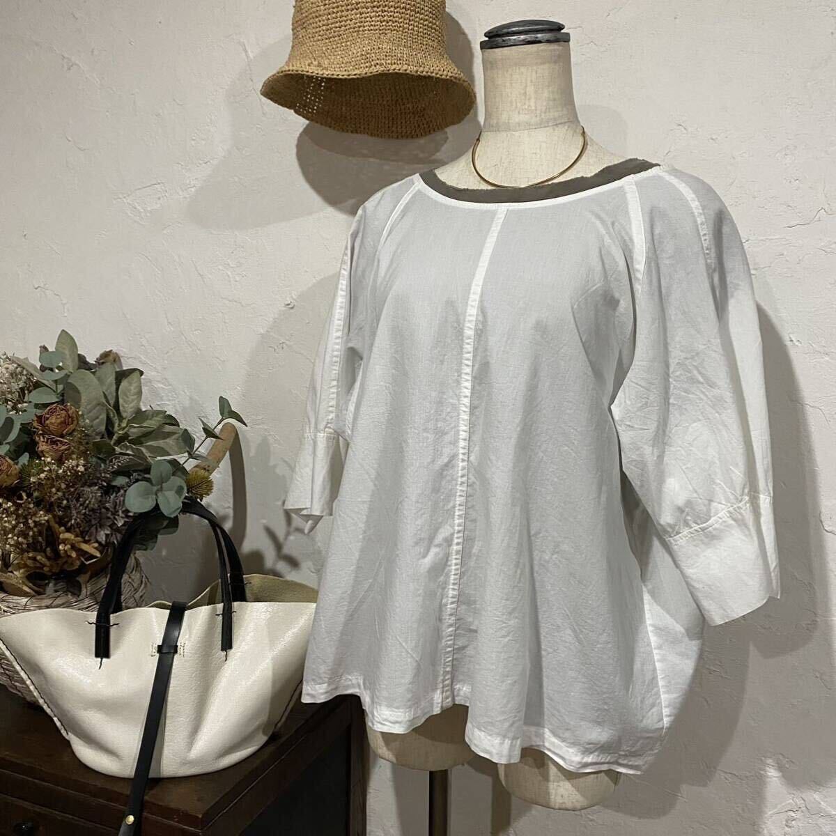 トップスとしても羽織りとしても着回し◎ *2WAYデザイントップス* カーディガン/羽織り/トップス/バックデザインブラウス/シャツ/拍卖