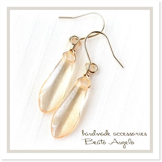 ◆+angelo+K14GF チェコダガーの一粒ピアス(p-176)シャンパン シンプル チタン 樹脂 イヤリング 拍卖