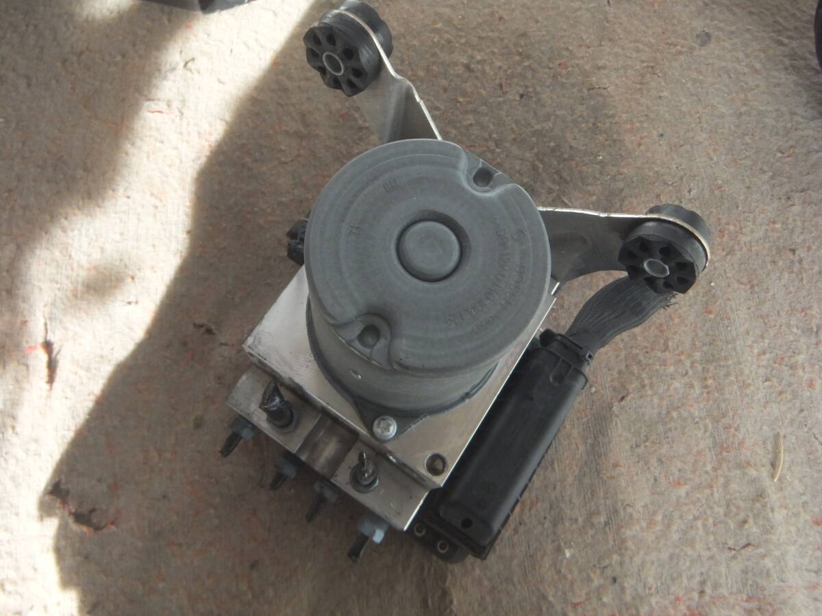 (BMW 523i ツーリング MT25 F11) ABSアクチュエーター 3451 6799515拍卖