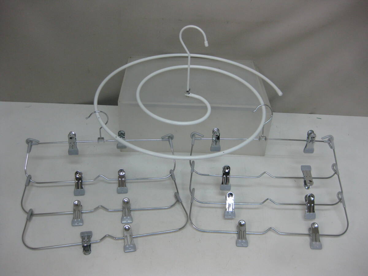 ★まとめ・ スパイラル シート ハンガーー1点、ニトリ ピンチ付き4段ハンガ-2本セット ※使用感現状品■100拍卖