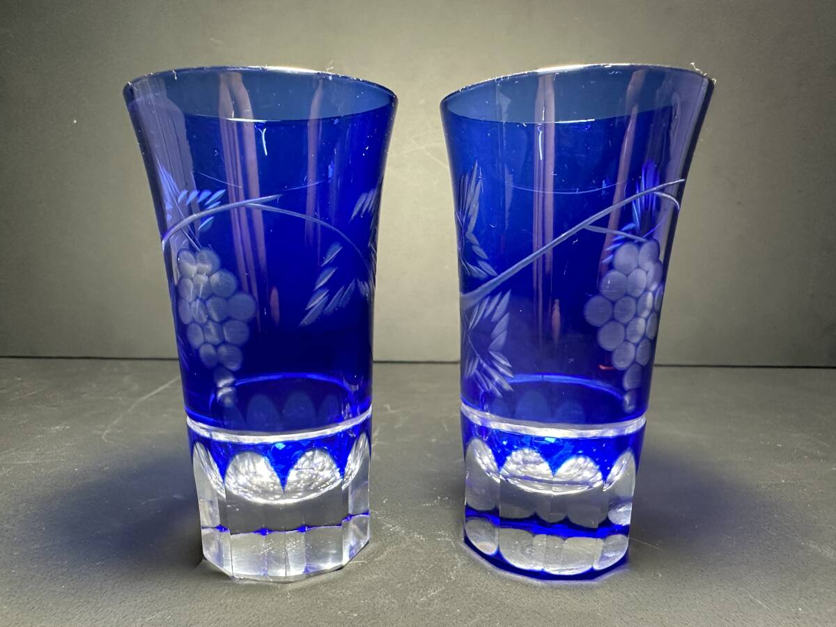 ★コレクター必見!! 切子 ガラス細工 葡萄 デザイン グラス 2個セット ブルー インテリア 和食器 酒器 コップ 雑貨 高級 レトロ K640拍卖