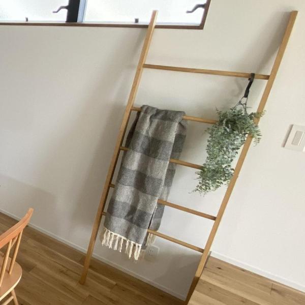 ハンガーラック おしゃれ コートハンガー 北欧 木製 スリム 壁掛け 壁面 省スペース コンパクト 洋服掛け 洋服ラック 人気 はしご拍卖