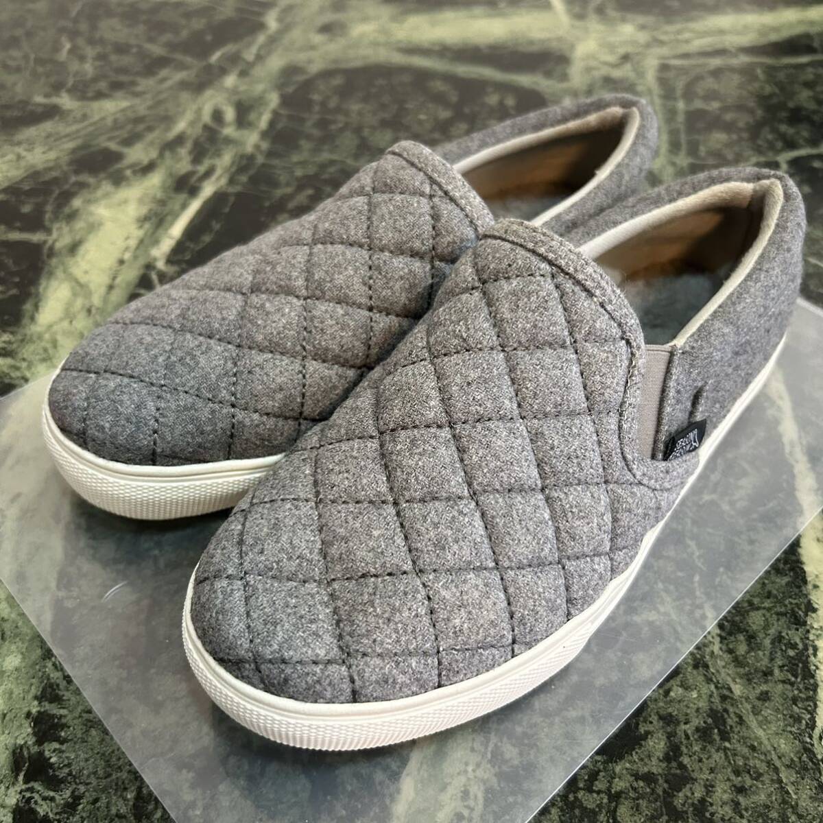 【美品】SEASON REASON★シーズンリーズン キルティングデザインスリッポン Mサイズ 23cm程度 ライトグレー 中ボア 靴拍卖