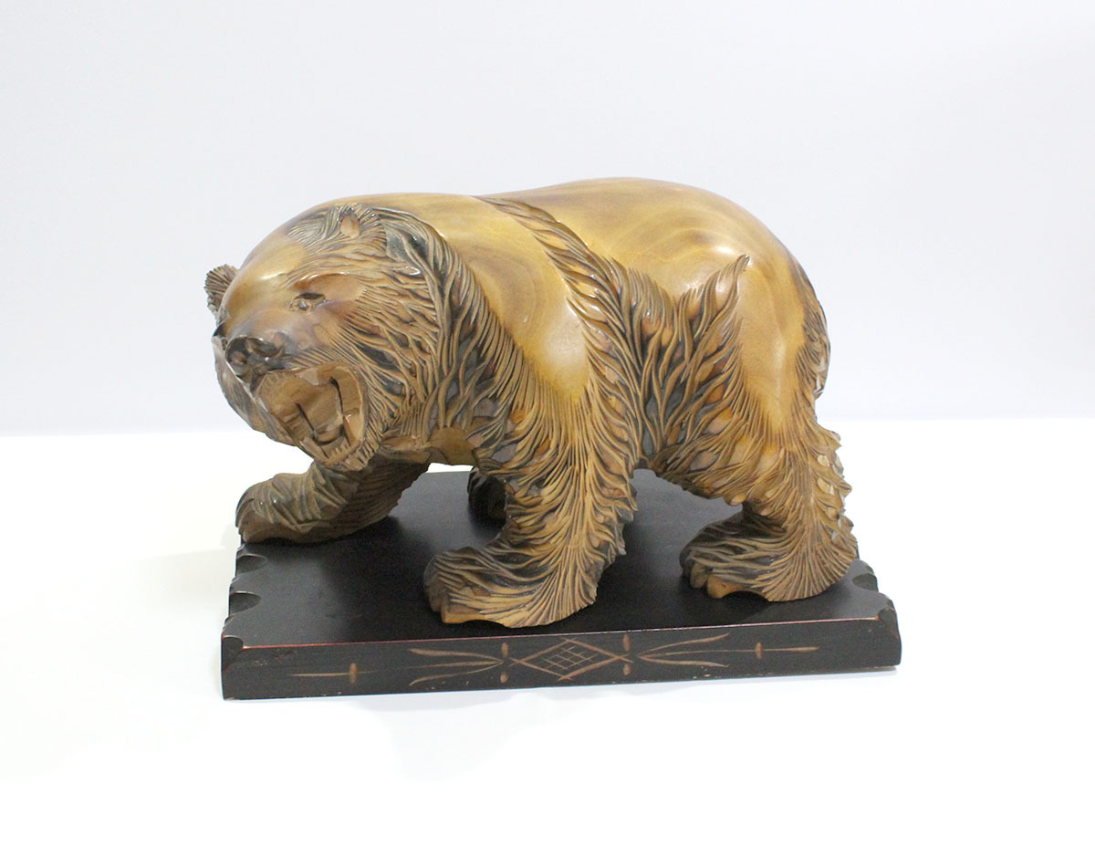 木彫り熊 飾り台 台座付 北海道 民芸品/工芸品 熊の木彫り 置物 飾り インテリア オブジェ クマ くま 木彫 熊 中古 ya1514拍卖