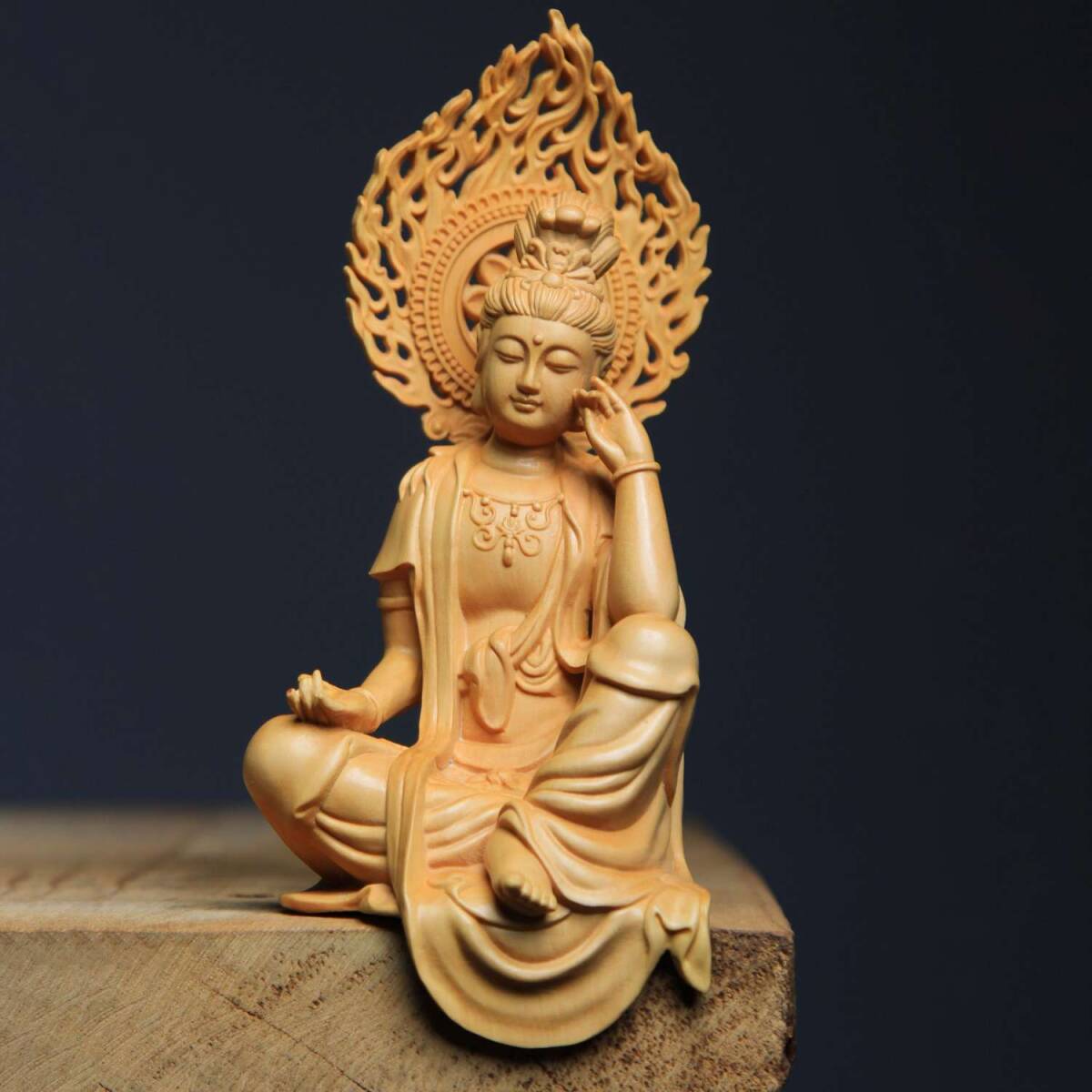 限定版☆木彫★仏像 自在観音菩薩座像 黄楊木 仏教 工芸品拍卖