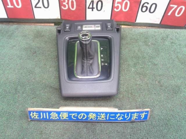 スバル フォレスター 2.0I-L SJ5 純正 シフトパネル パネル 内装 シートヒーター等のスイッチ付 92121SG230 CVT 傷有り 現状販売 中古拍卖