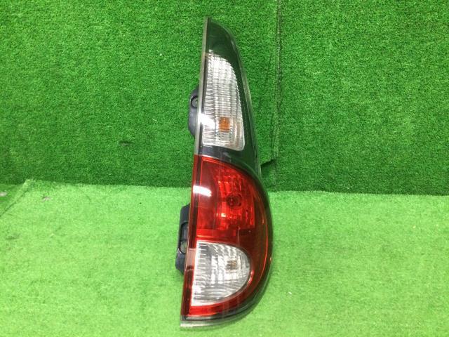 モコ DBA-MG33S 右テールランプ X ZKT 26551-4A00M拍卖