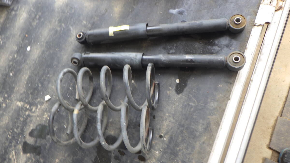 杉B4 即決! S331V ハイゼット リアショック スプリング 抜けなし拍卖