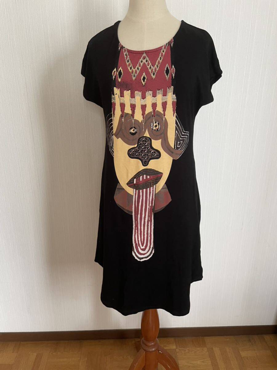 黒のTシャツワンピース@大胆なイラスト拍卖