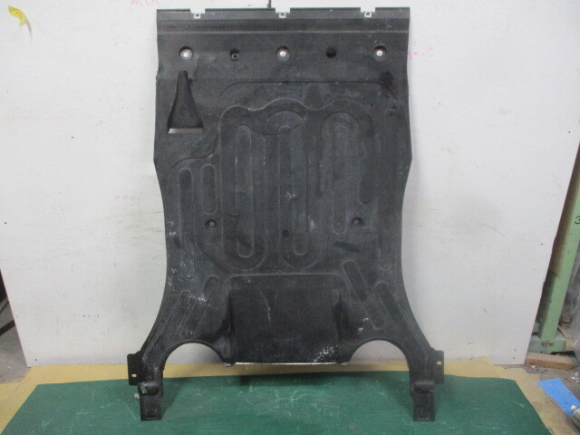 ジャガー XJ8 X350 GH-J72RA エンジン下アンダーカバー 2W93-EA969 *個人宅配送不可*拍卖