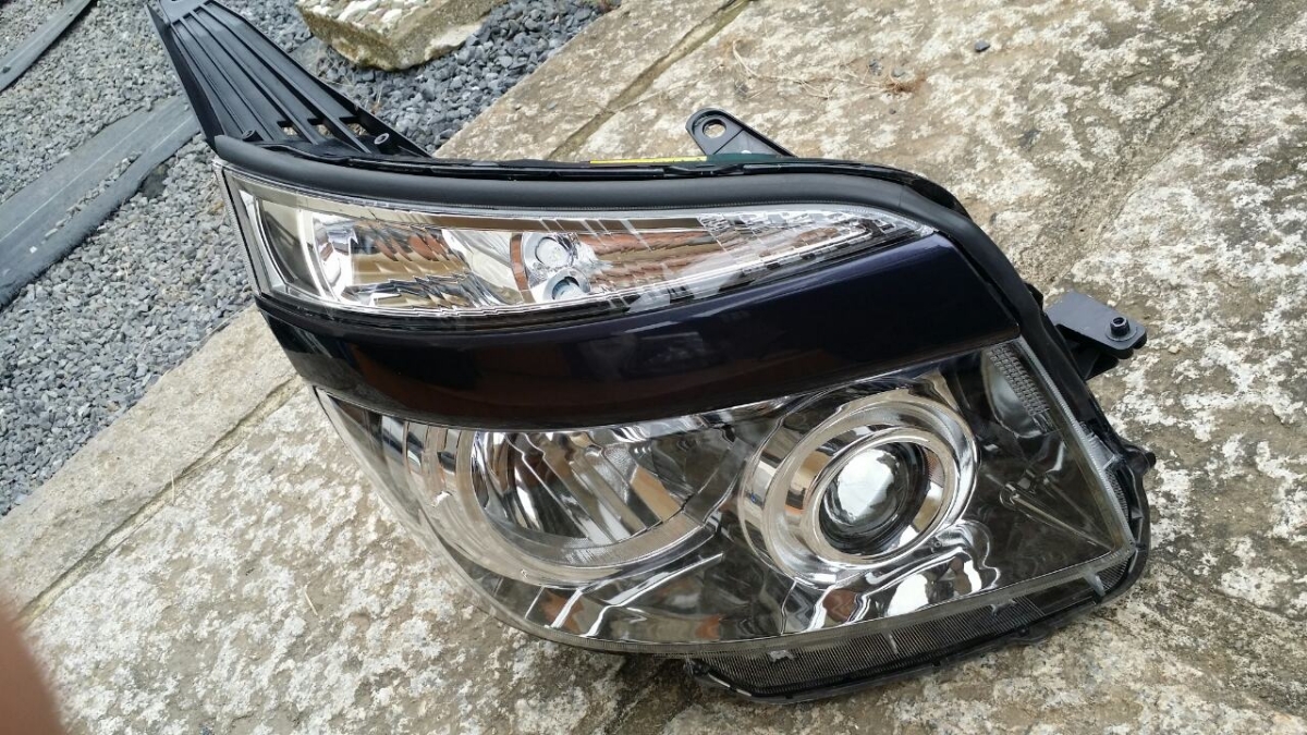 Toyota ZRR70 ヘッドライト HID 右拍卖