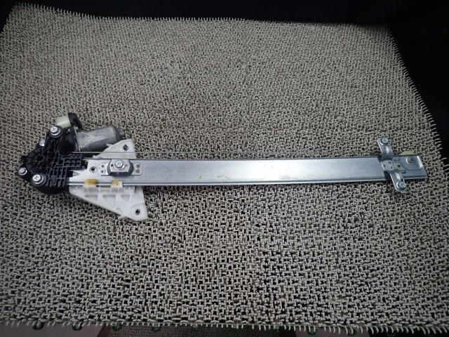 モコ DBA-MG33S 右フロントドアレギュレータ・モーター ZSF 80700-4A01A拍卖
