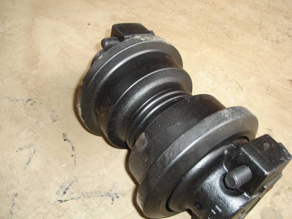 コマツ トラックローラー 1個 PC200-5 PC200-6 PC200-7 PC200-8 PC228US PC228UU PC228US-2 PC210-6PC210-7 ユンボ 重機 小松 KOMATSU 拍卖