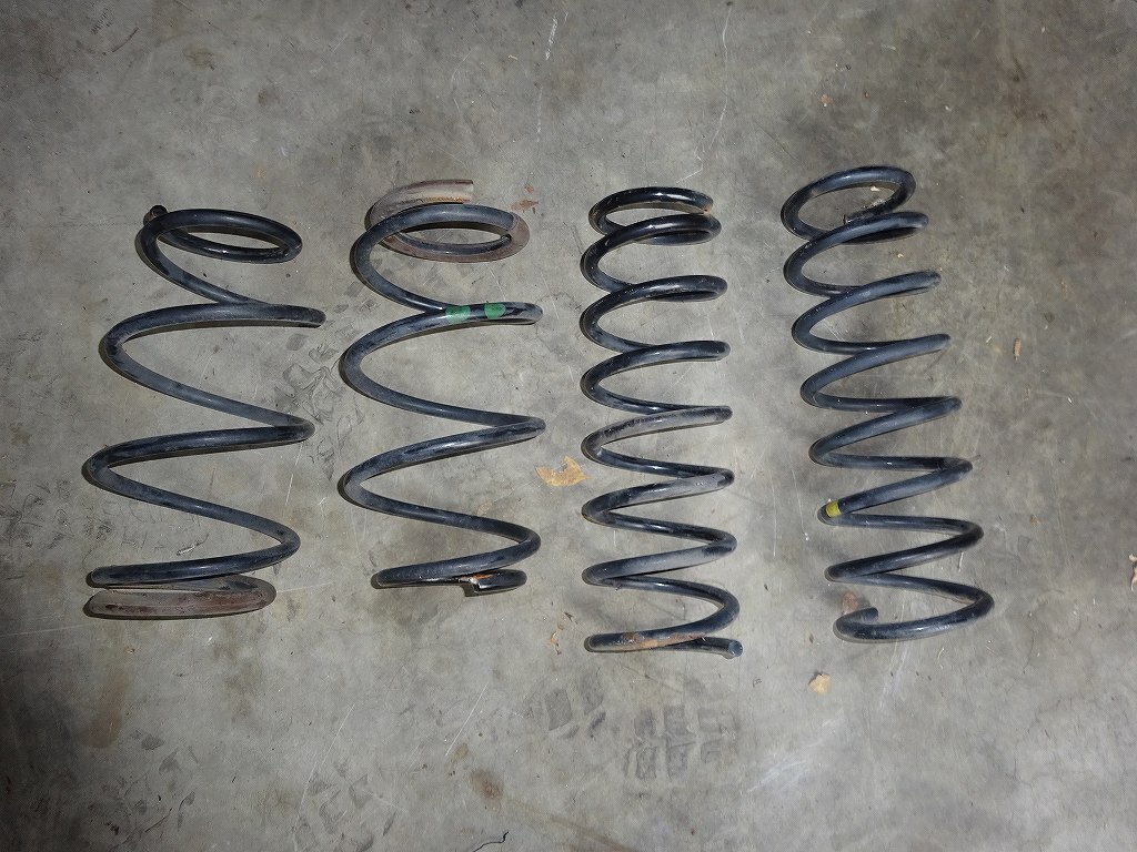 完全売切り!アルト純正サスペンションスプリングHA24S用75000km走行時に取外し、面倒なのでジャンク扱い、直接引取りOK!拍卖